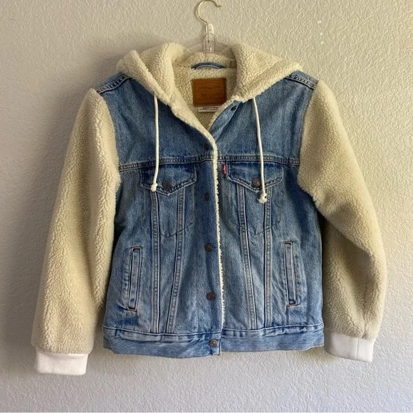 LEVI’S Ex-Boyfriend Sherpa-Lined Denim Trucker Jacket - Picture 5 of 14